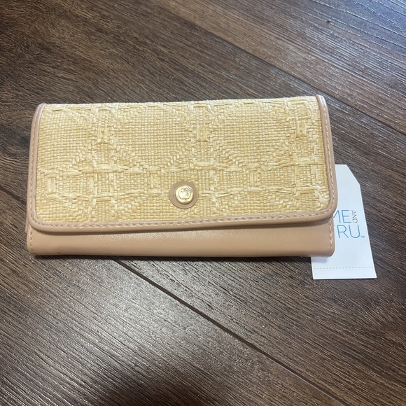 Pretty Piper Beige Straw Clutch/ Wallet - BRAND NEW W TAGS! - Picture 1 of 4